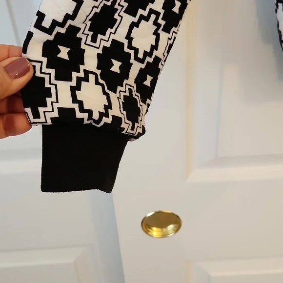 Iris Los Angeles Black White Geoprint Bomber Jacket     Size M - Picture 4 of 10